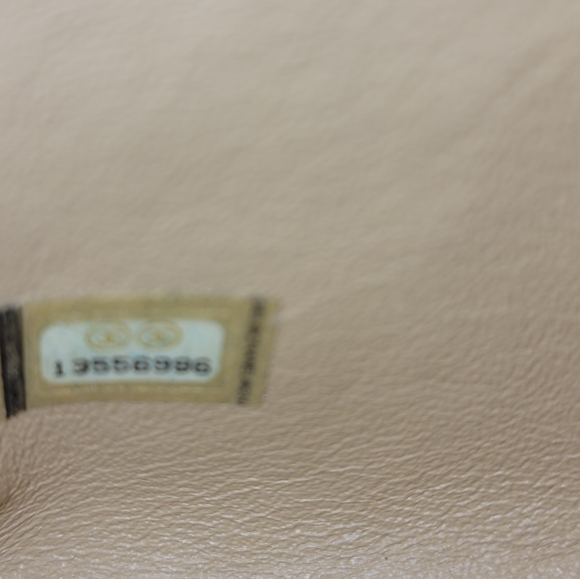 AuthenticCHANEL Jumbo XL single classic flap in a Creamy Gold patent leather ✨️ - Picture 17 of 17